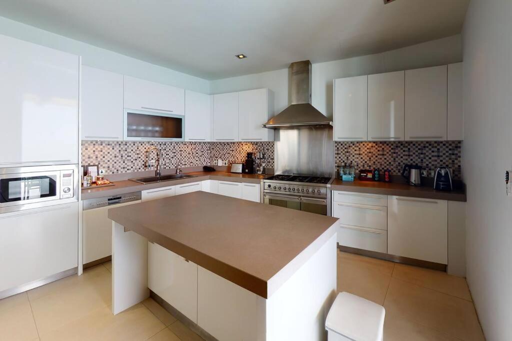 Cape Sienna 4 - A Waterfront Grand Oasis Villa