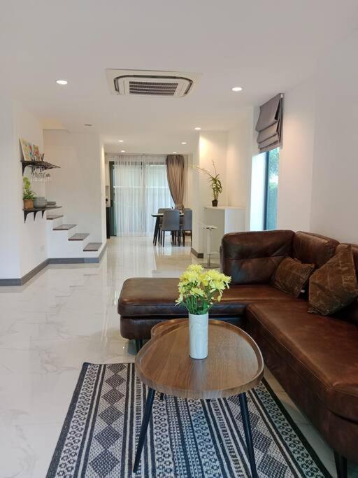 Villa Bangtao 2 Bedroom Corner Pool Access Phuket Ban Pak Lak