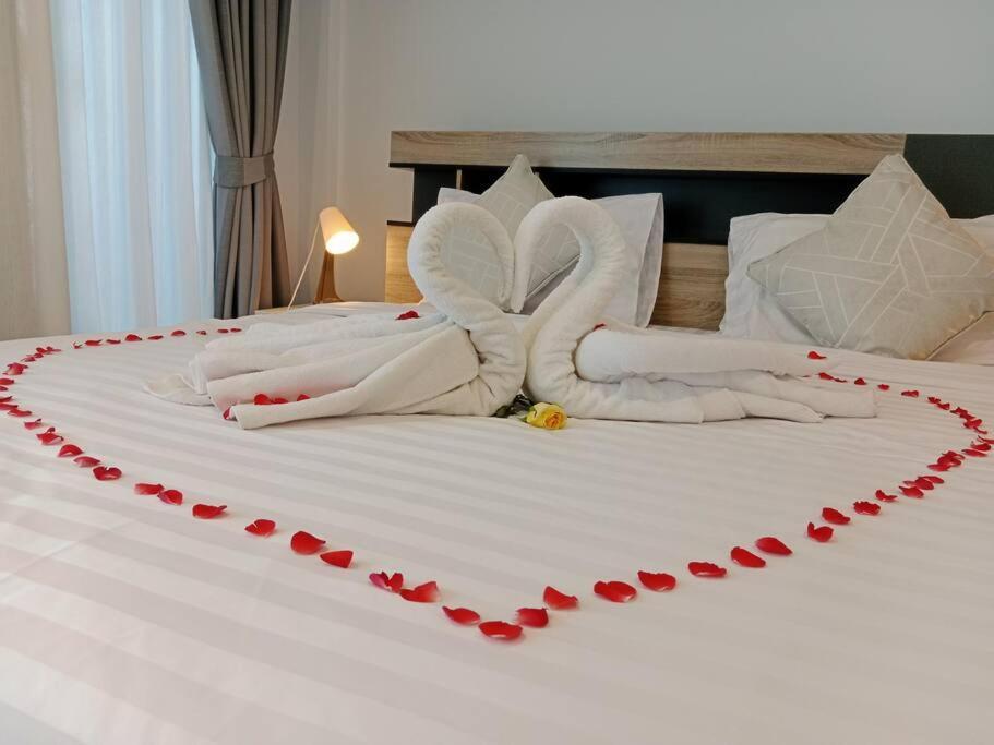 Bangtao 2 Bedroom Corner Pool Access Phuket * Ban Pak Lak