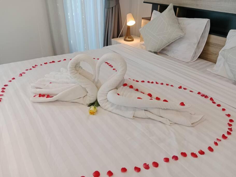 Villa Bangtao 2 Bedroom Corner Pool Access Phuket Ban Pak Lak