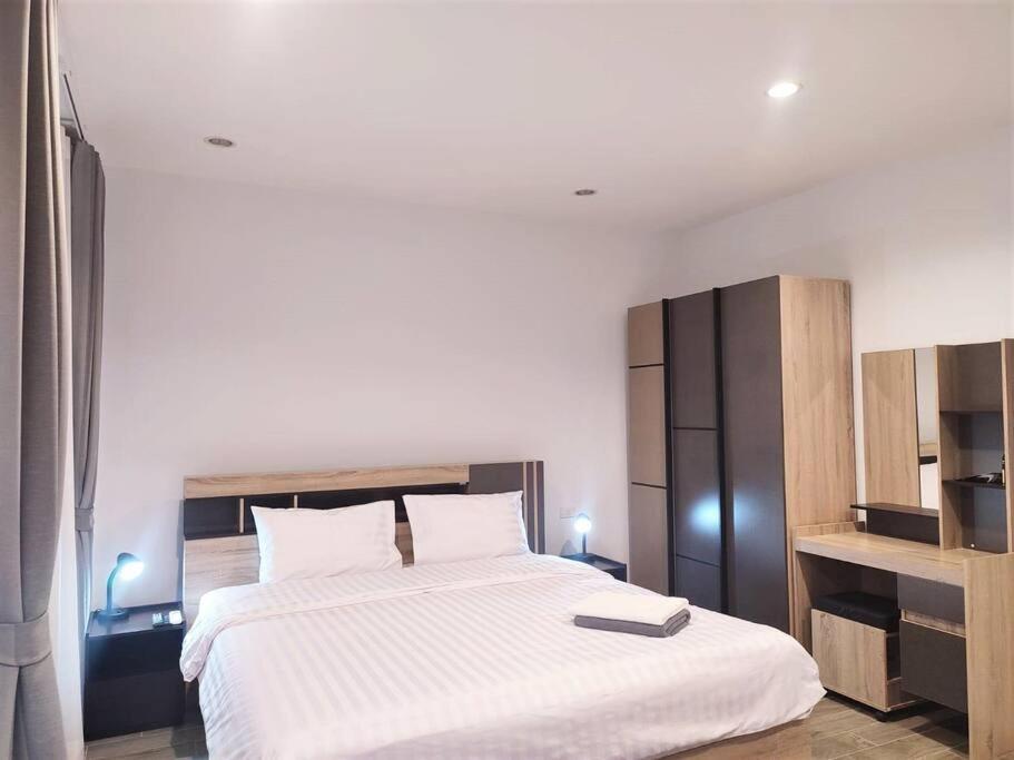 Villa Bangtao 2 Bedroom Corner Pool Access Phuket *
