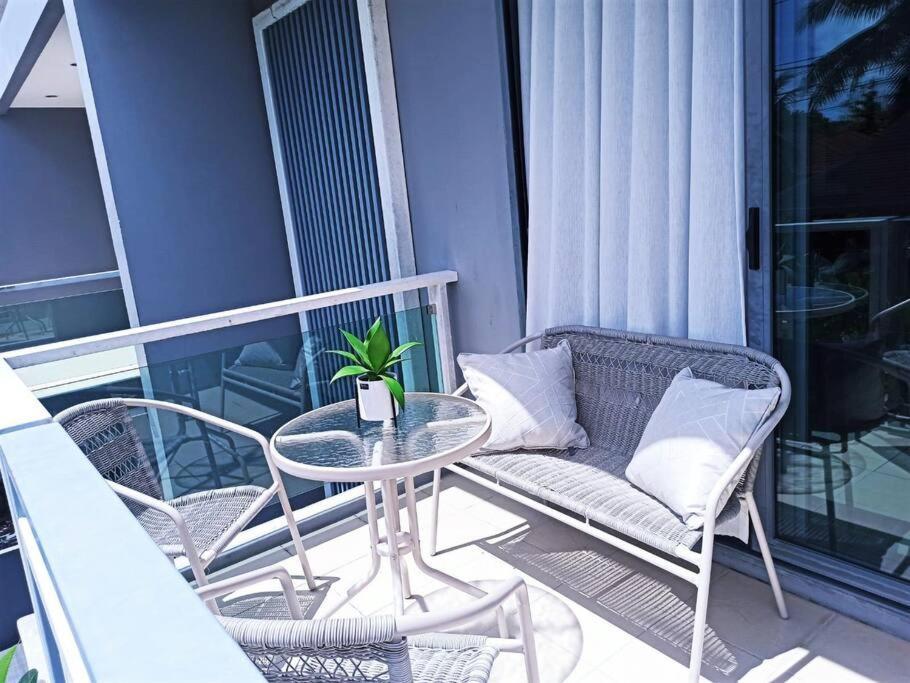 Villa Bangtao 2 Bedroom Corner Pool Access Phuket