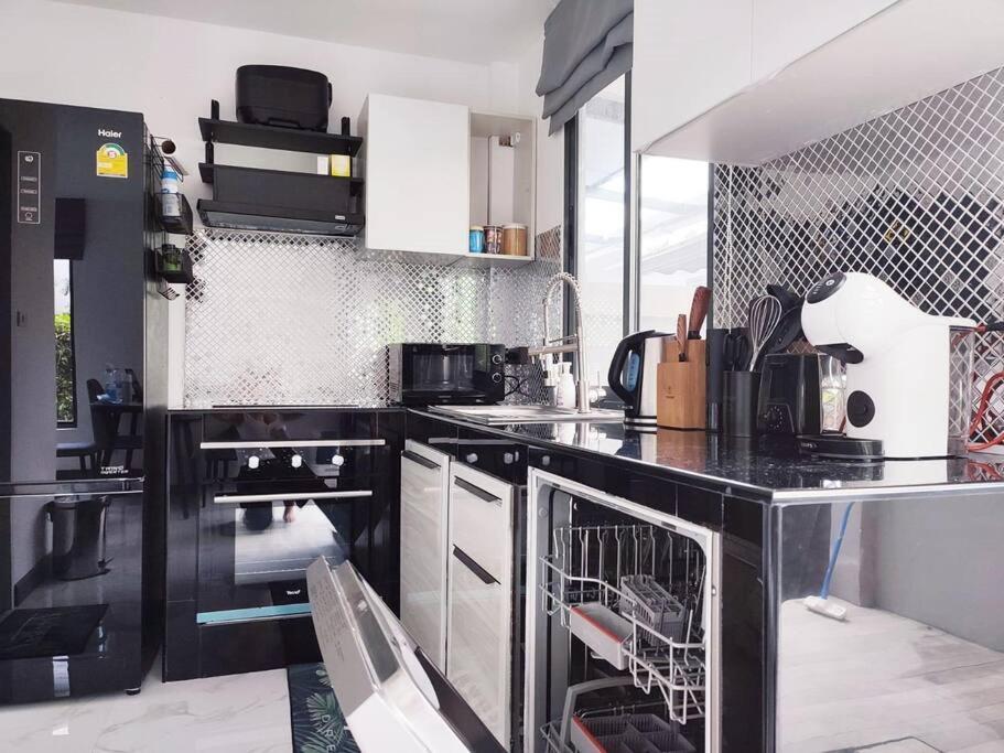 Bangtao 2 Bedroom Corner Pool Access Phuket *