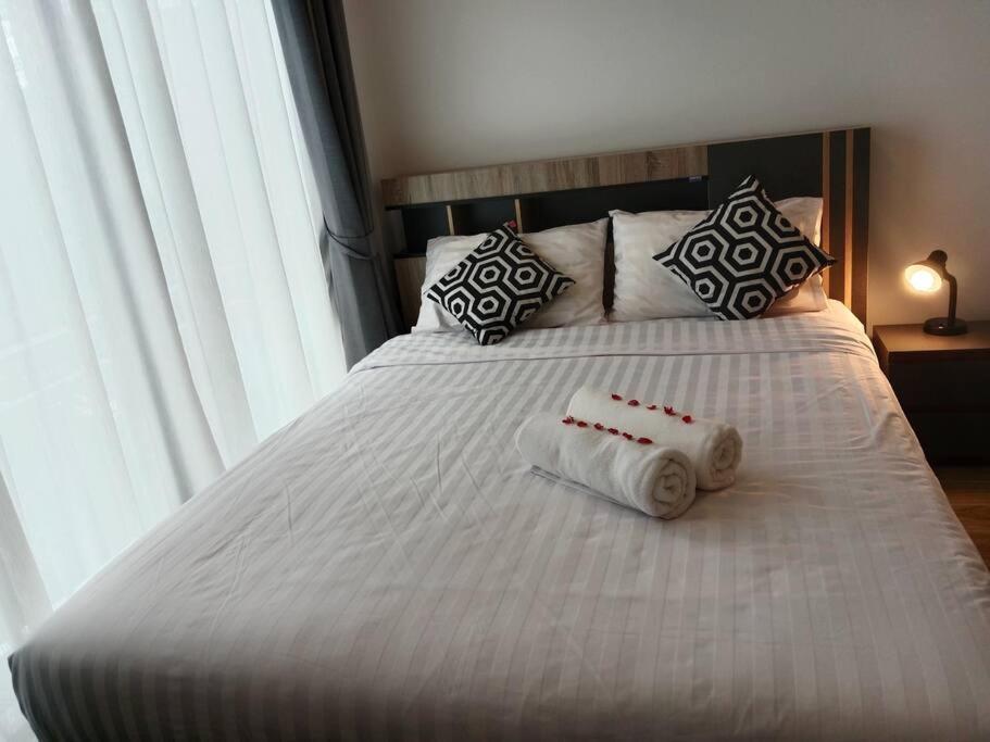 Villa Bangtao 2 Bedroom Corner Pool Access Phuket *