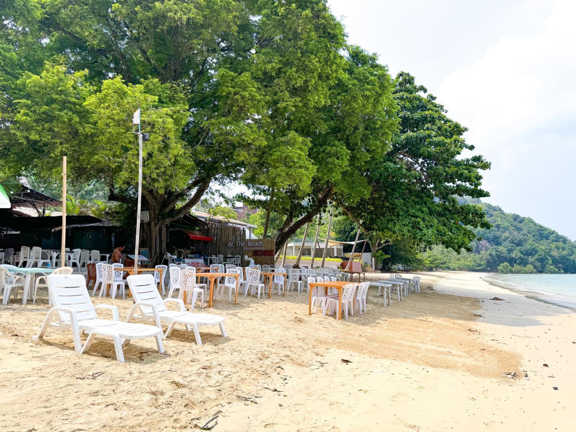 Sea Dreamer Beachfront *