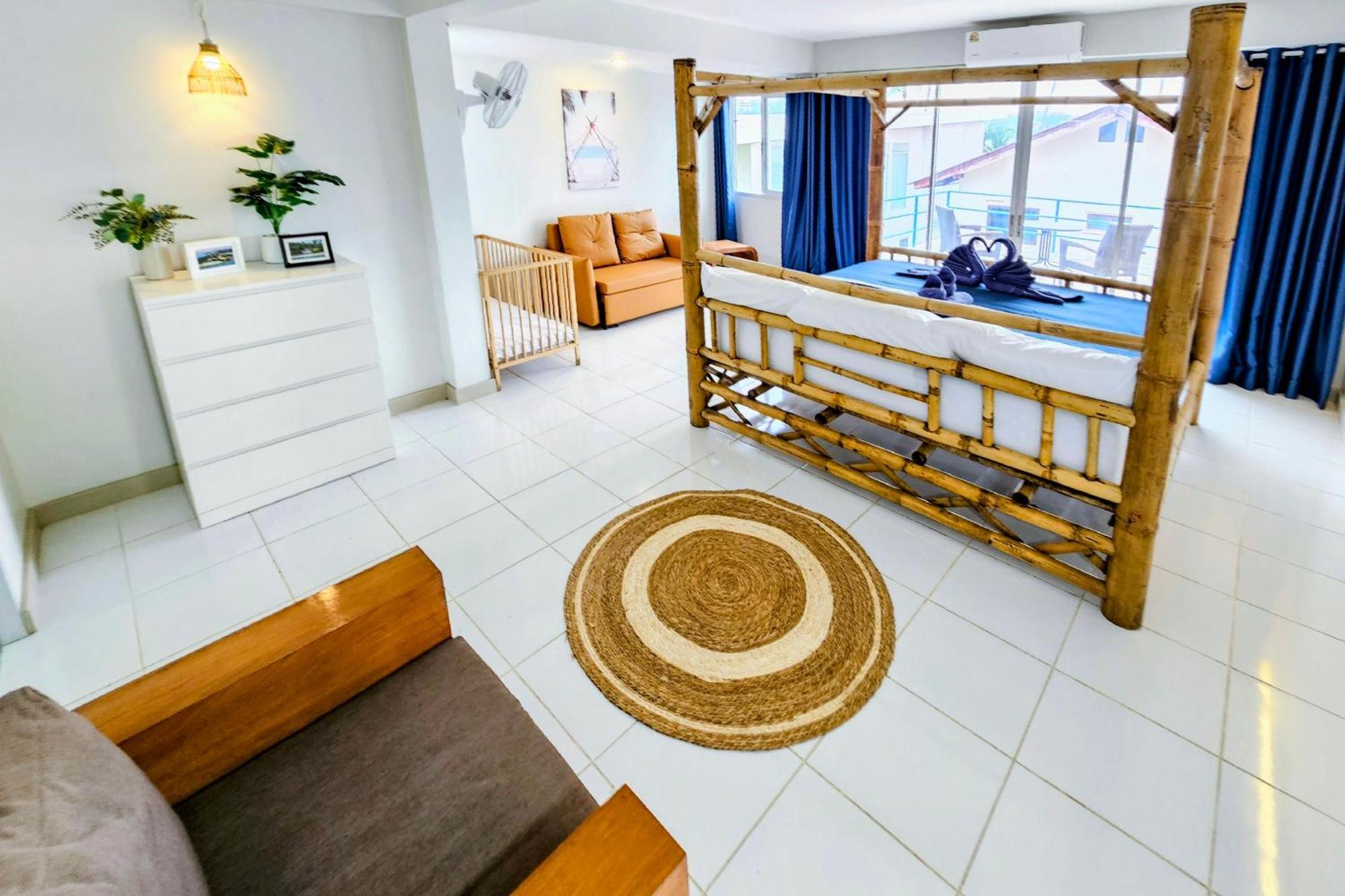 Front Queen's Castle - Kid Friendly, Like Royalty Apartment *