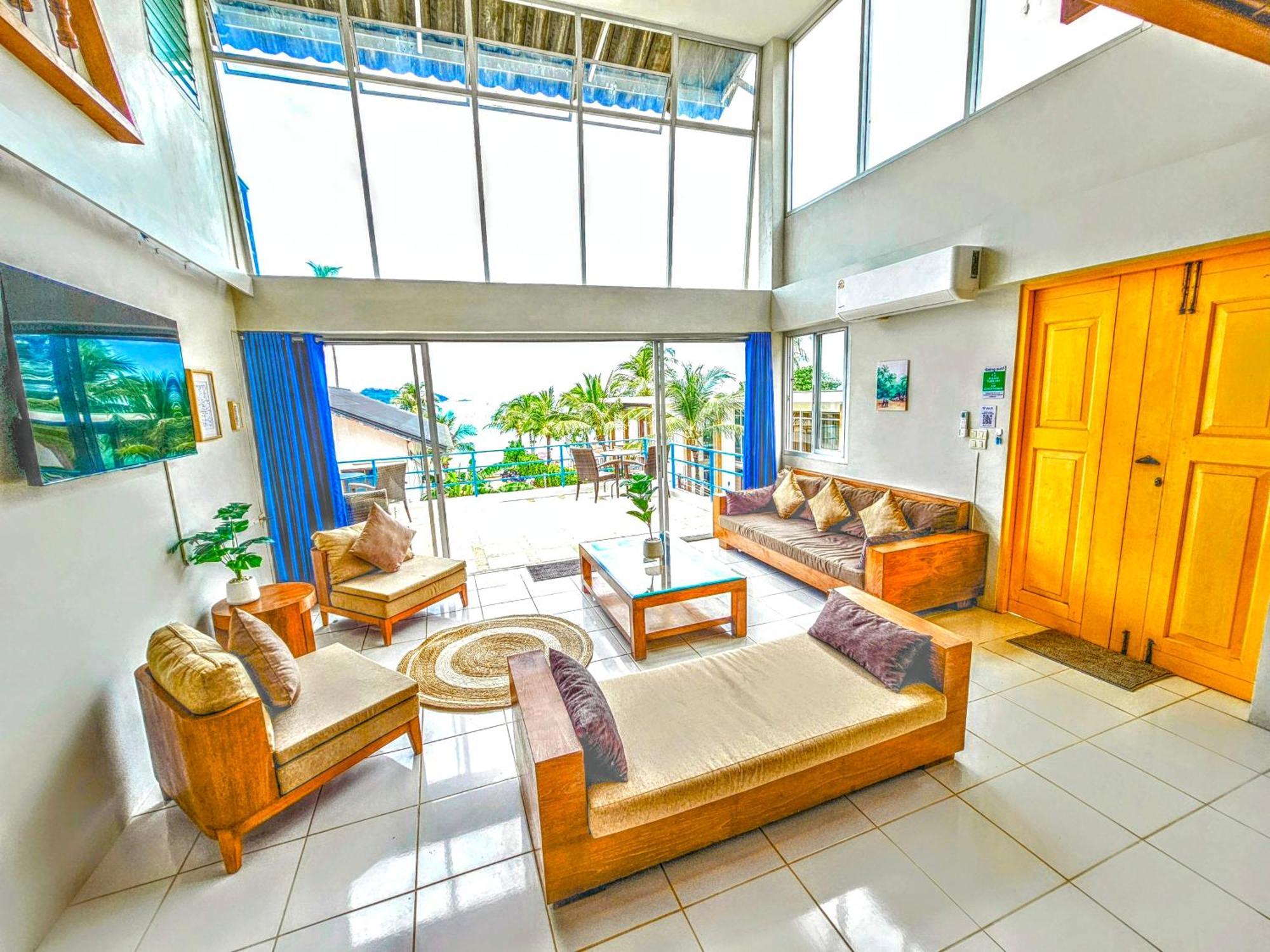 Apartment Front Queen's Castle - Kid Friendly, Like Royalty Ban Ao Makham