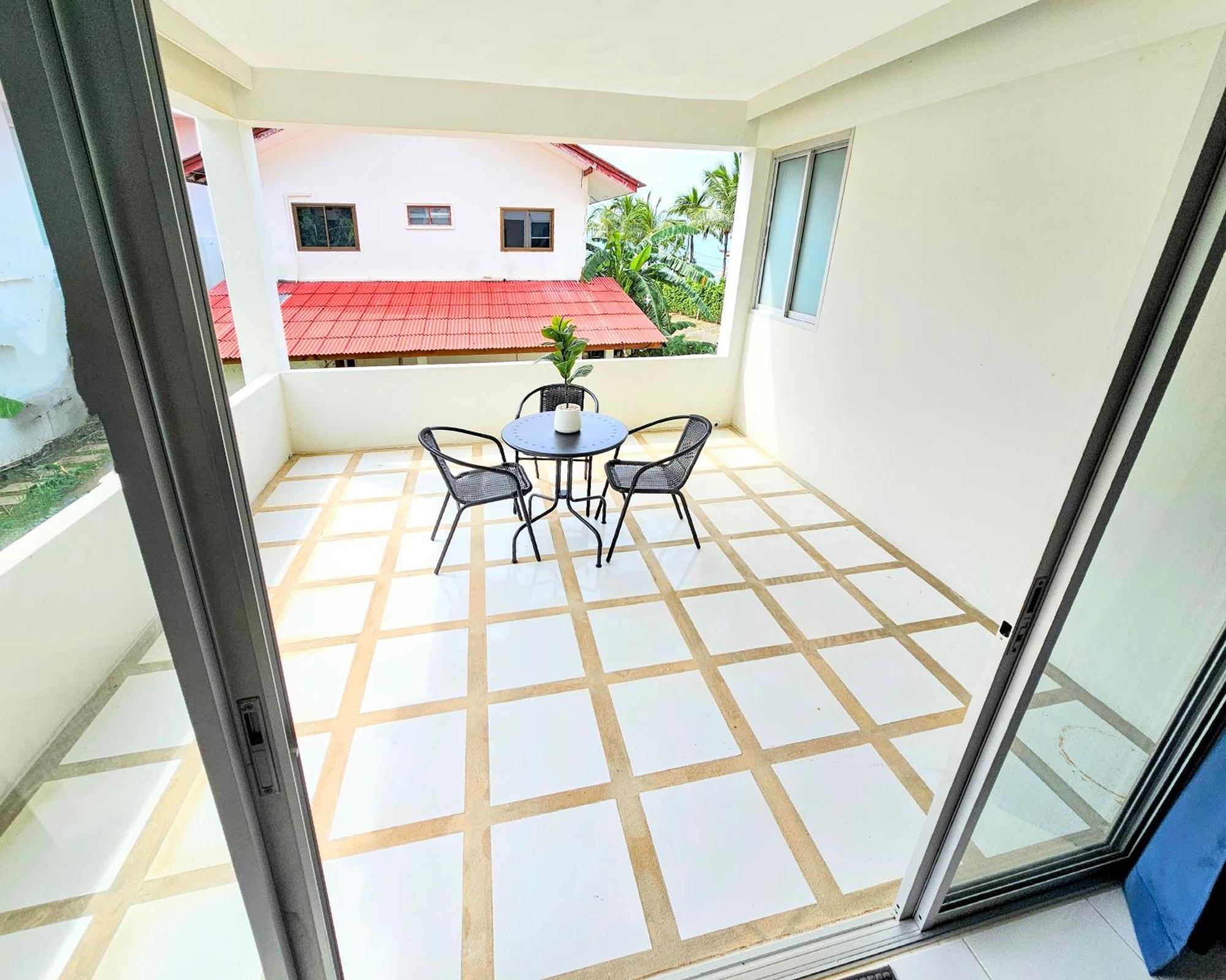 Front Queen's Castle - Kid Friendly, Like Royalty Apartment Ban Ao Makham