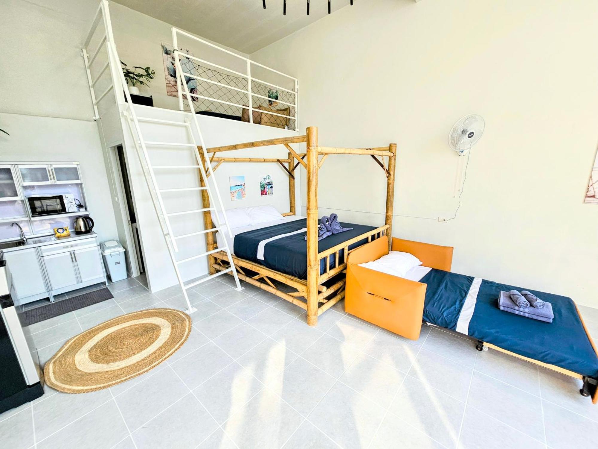 Front Queen's Castle - Kid Friendly, Like Royalty Apartment