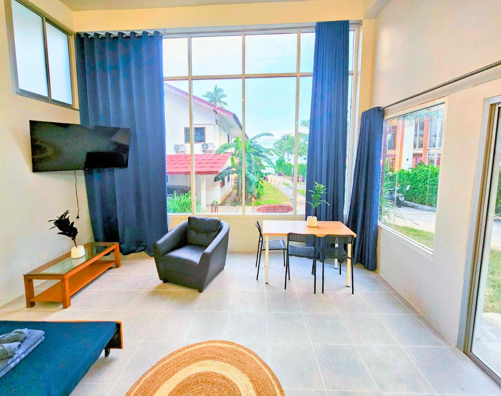 Apartment Front Queen's Castle - Kid Friendly, Like Royalty Ban Ao Makham
