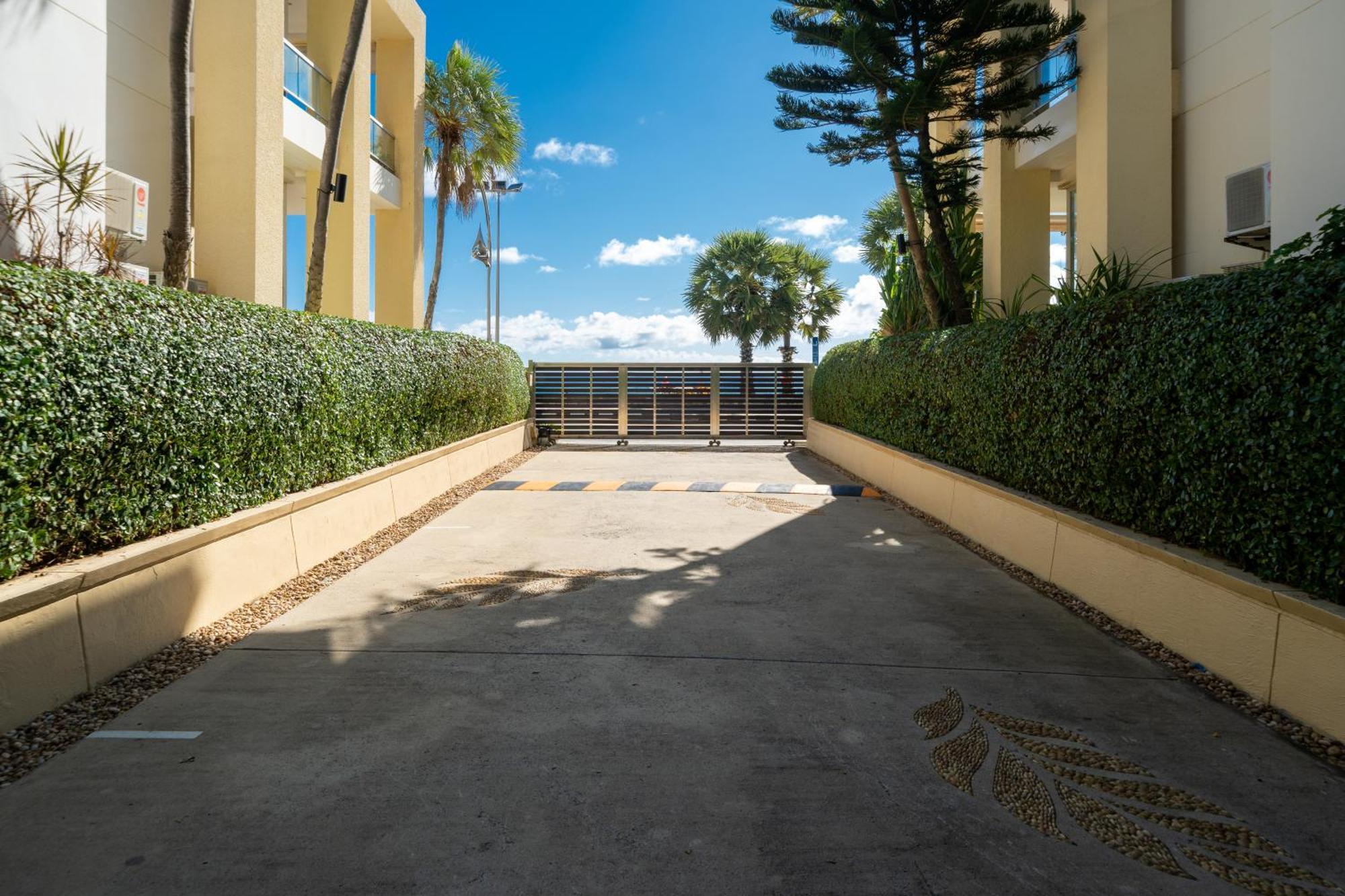 Beachfront 703 Apartment Karon