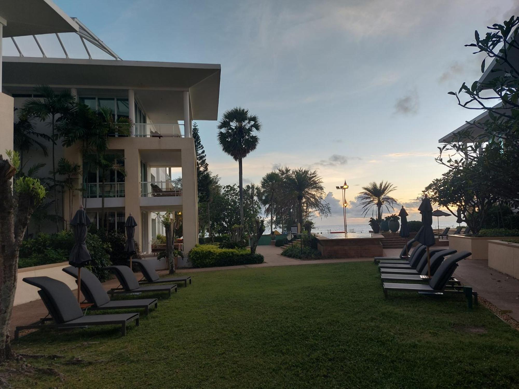 Beachfront 703 Apartment Karon