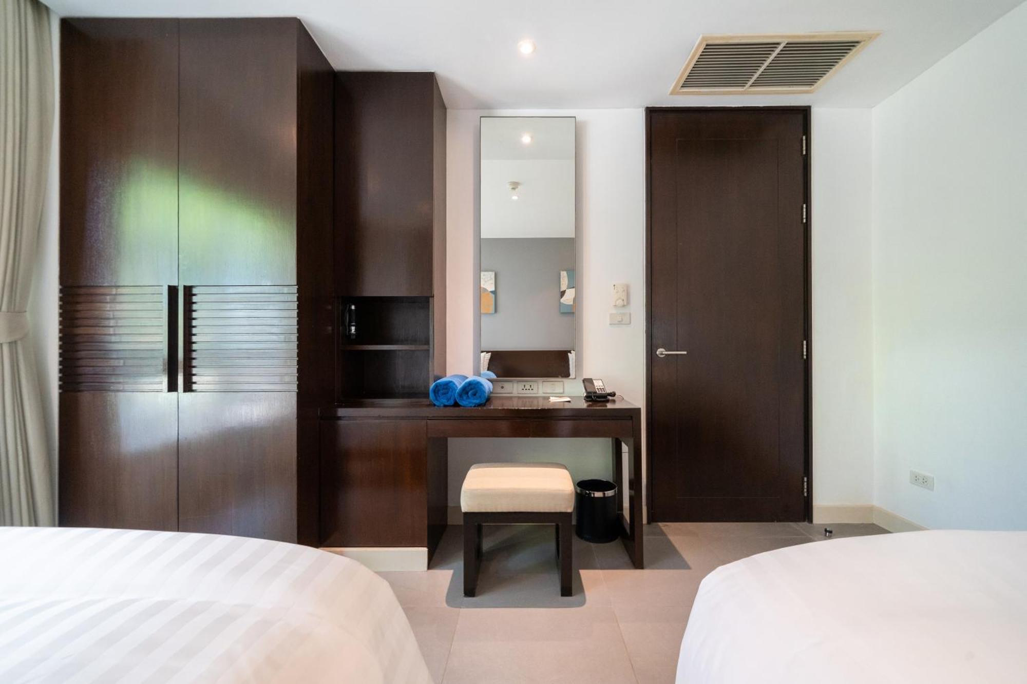 Beachfront 703 Apartment Karon