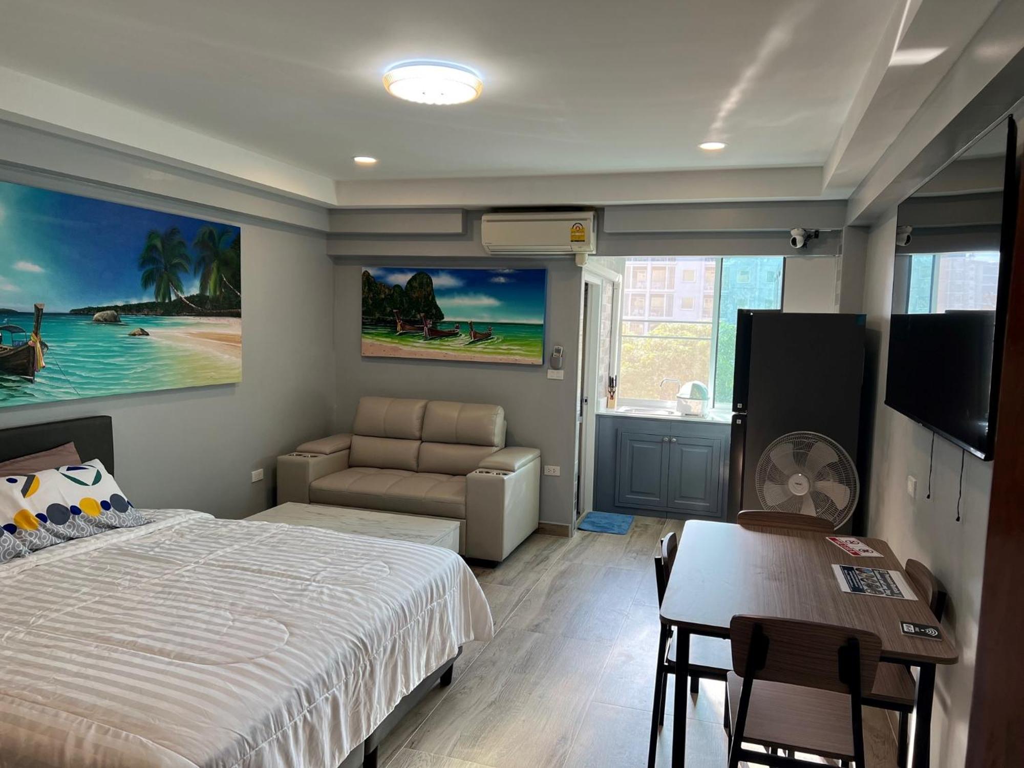 Beachside Luxury Condo: Smart Living With Ocean Proximity
