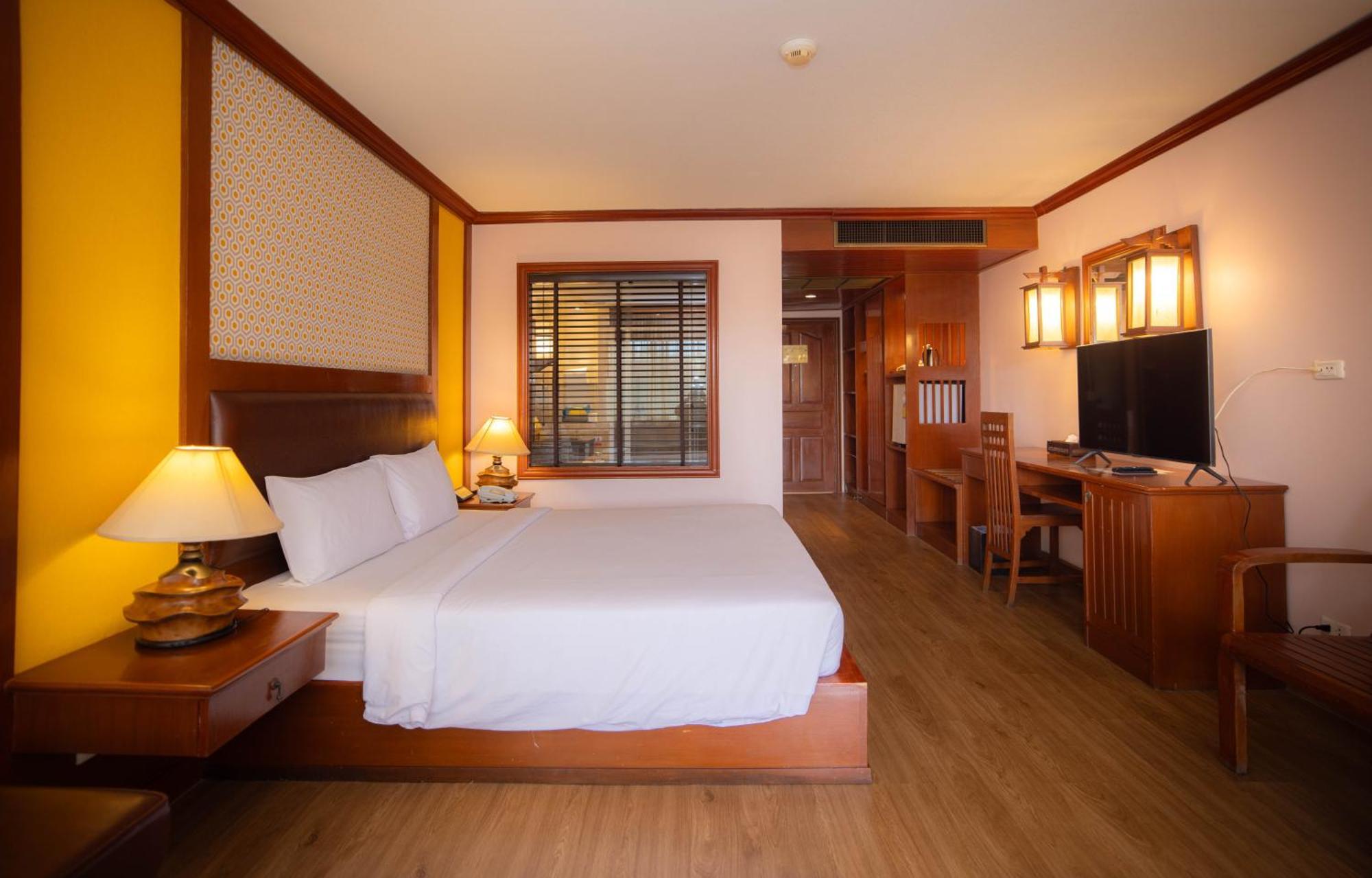 Hotel Baumanburi 4*
