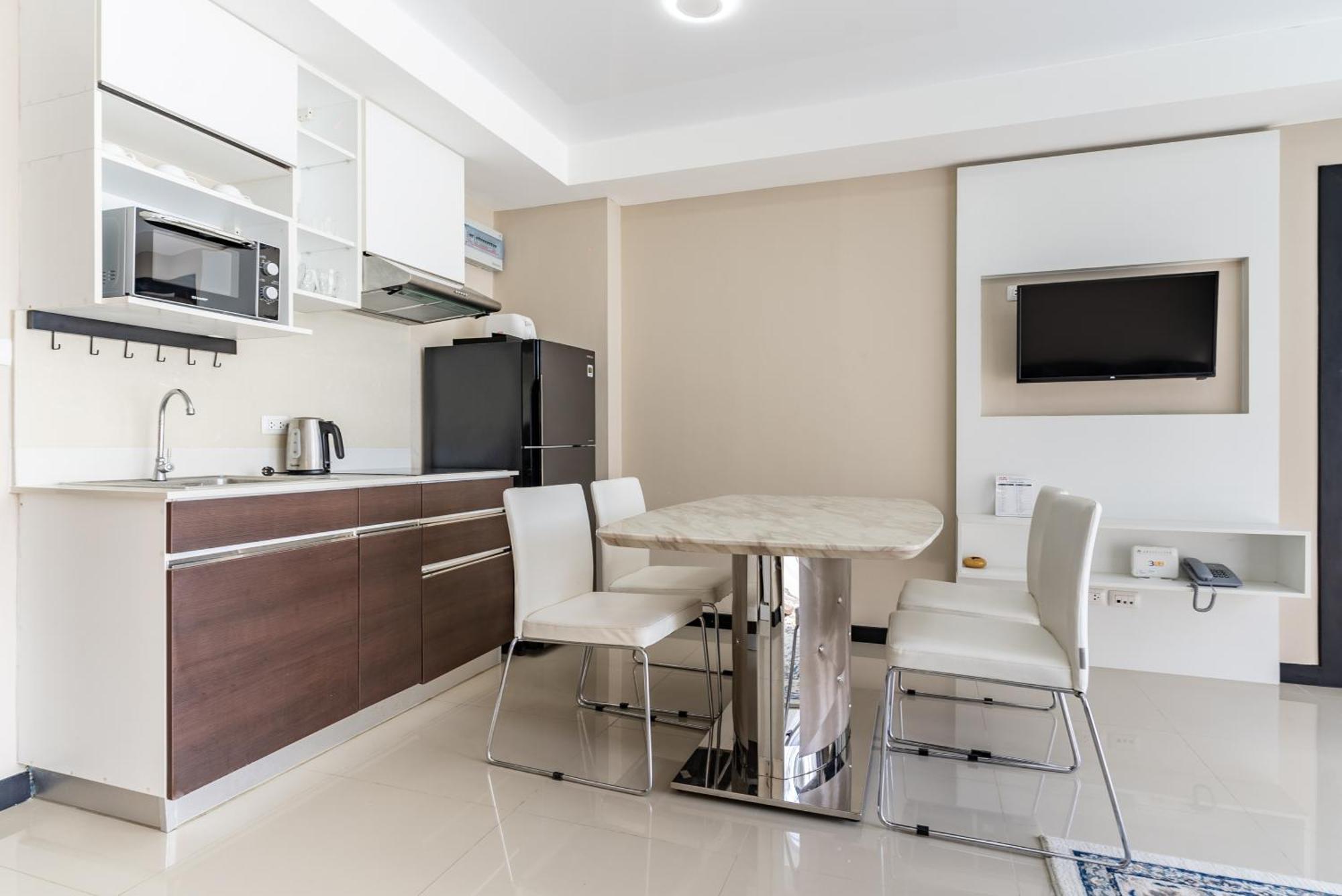 By Villacarte Apartment *