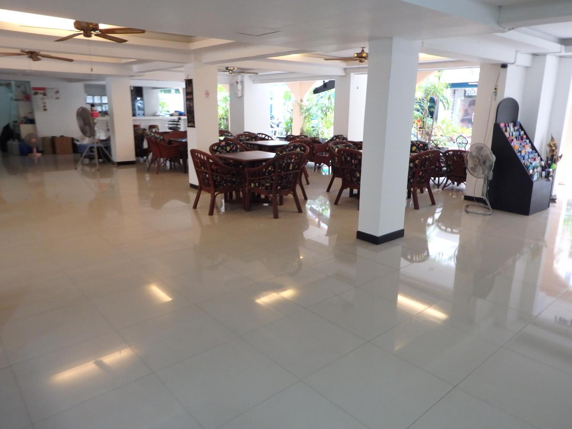 Boomerang Hostel *