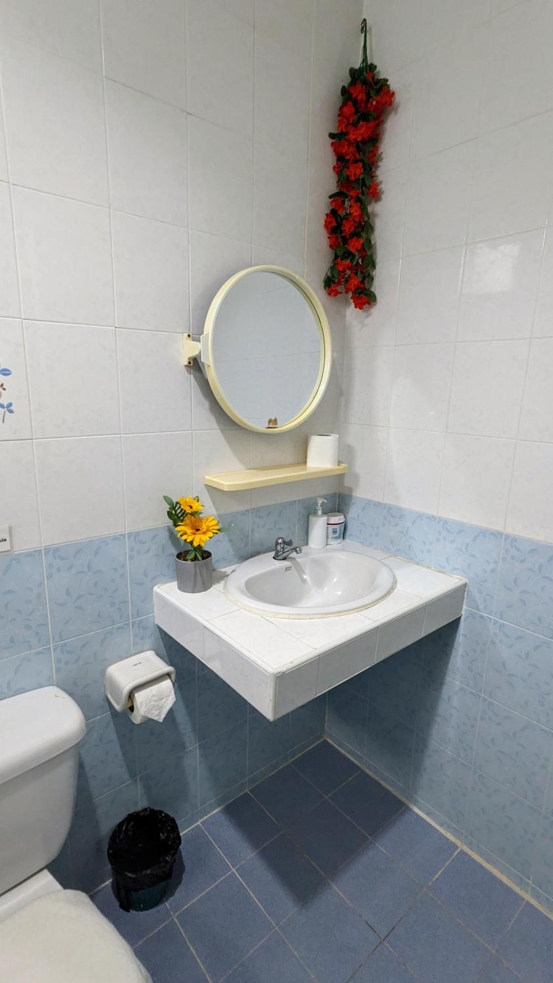 Heaven House Restro & Bar Hotel 2*