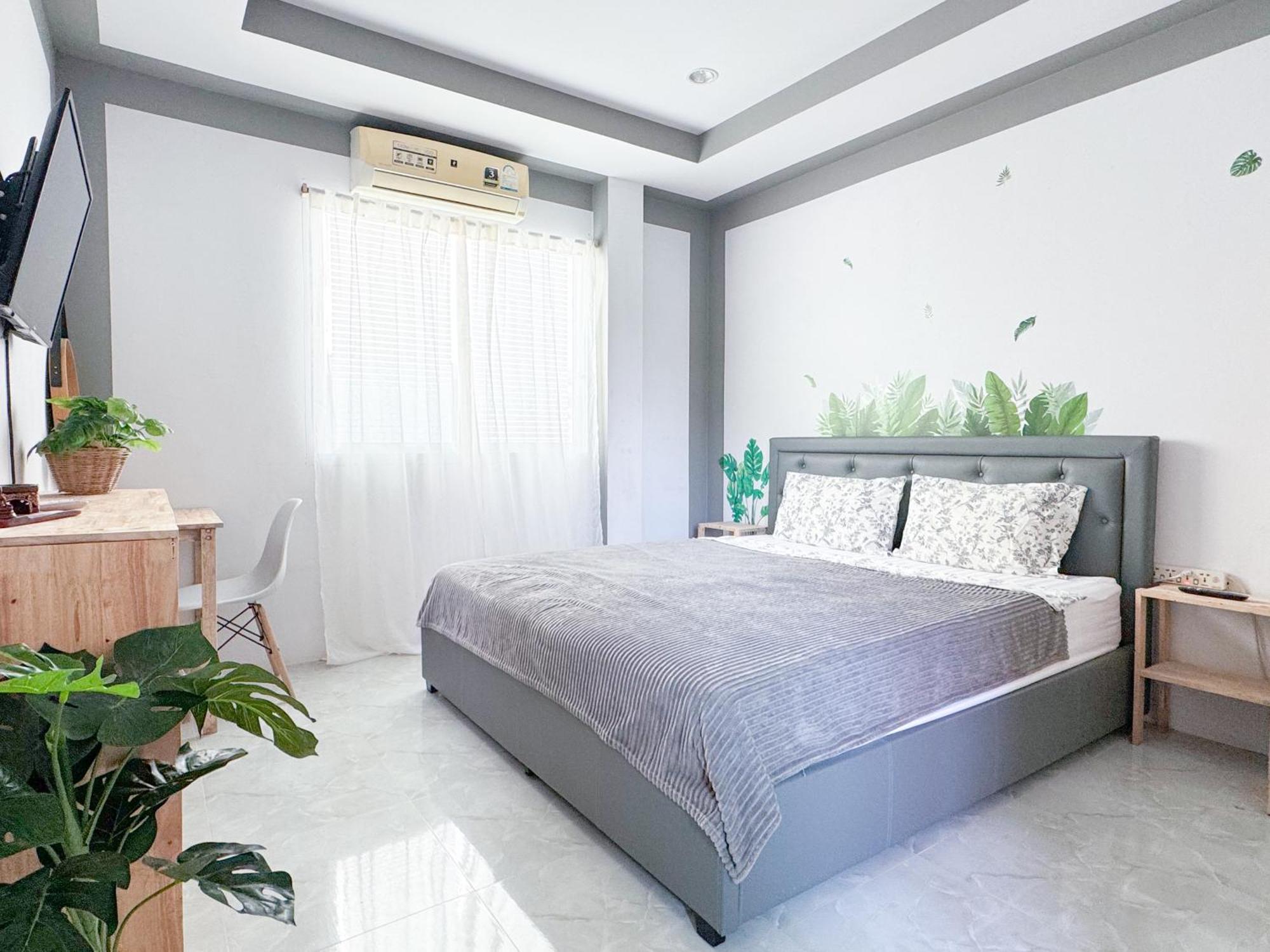 Sea Dreamer Beachfront Apartment *