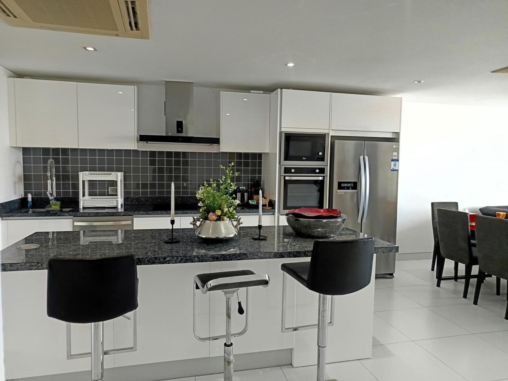 Twin Sands Penthouse * Patong