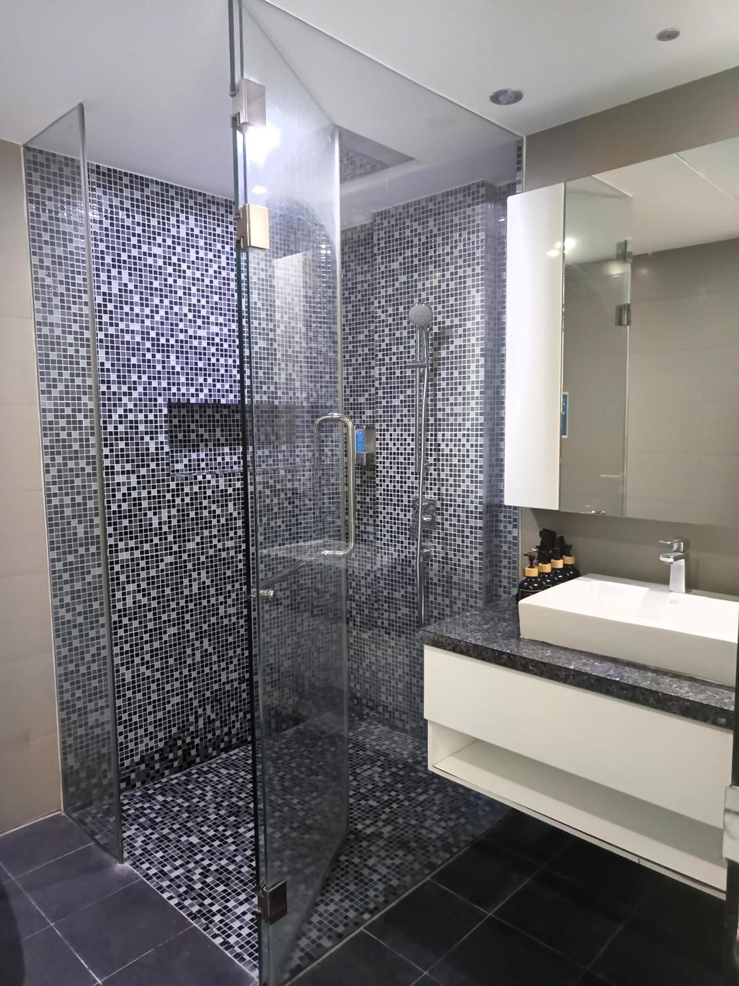 Twin Sands Penthouse Resort