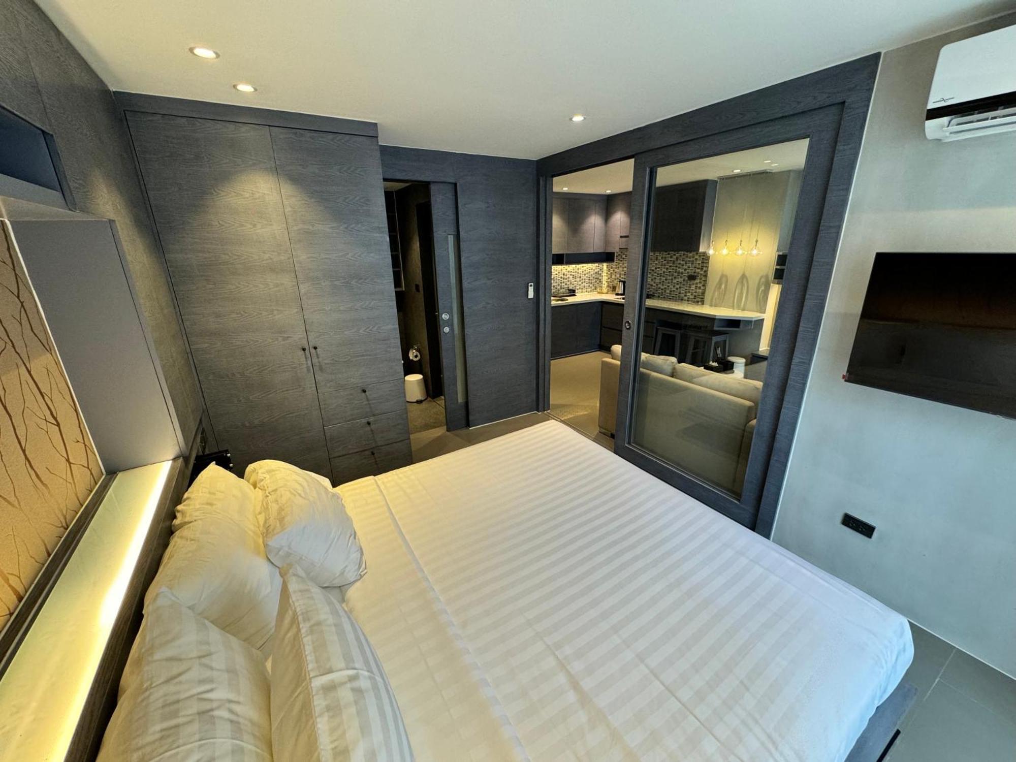 1bdr Rooftop Bar The Biggest Gym Centre Apartment