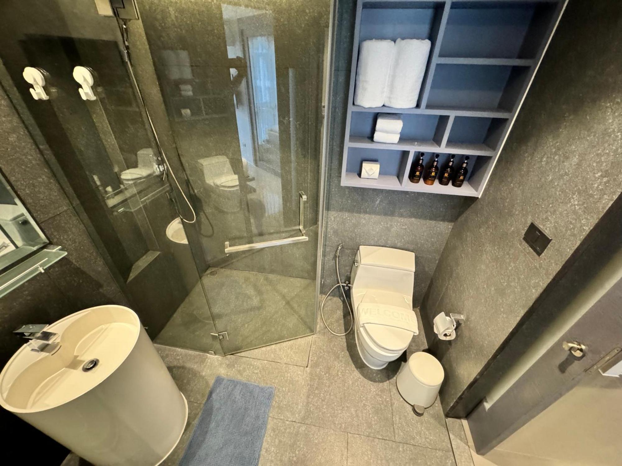 Apartment 1bdr Roof Pool 500m To Great Gym Parking *