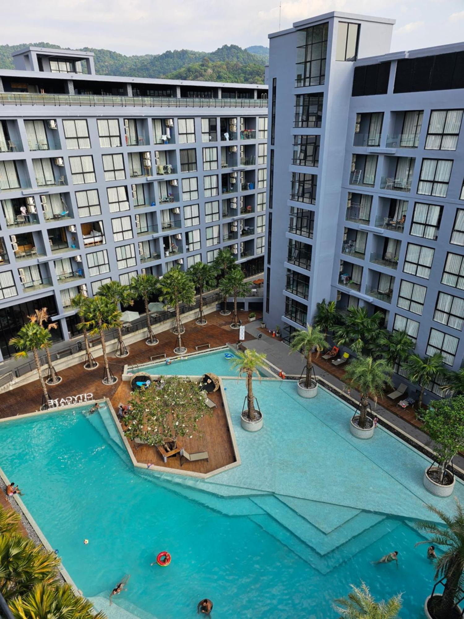 1bdr Roof Pool 500m To Great Gym Parking