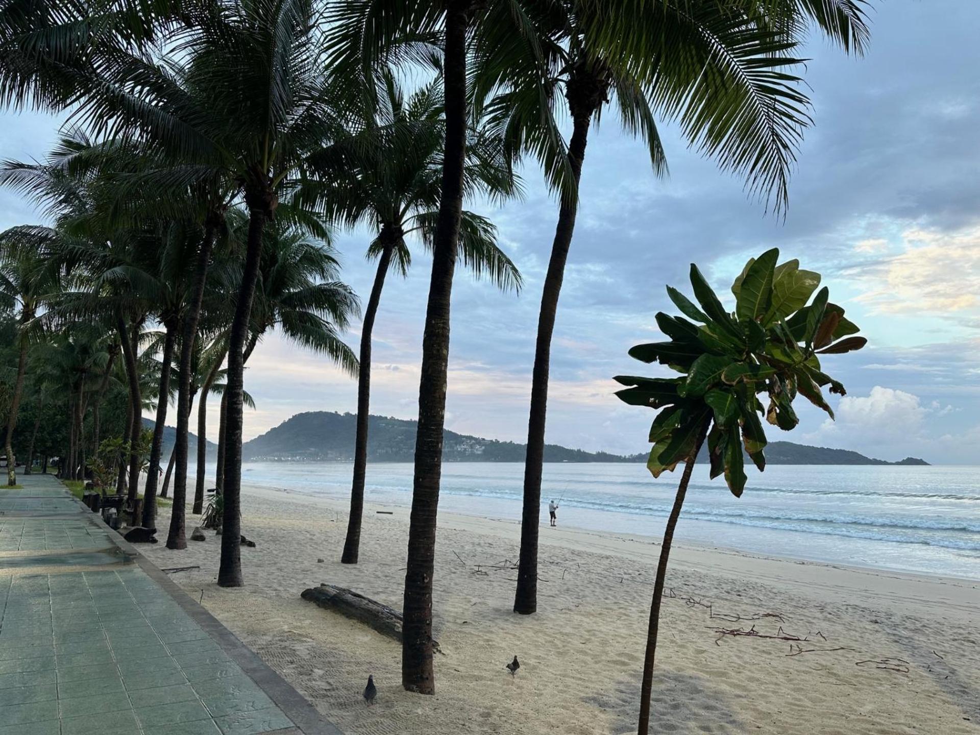 Beachside Luxury Condo: Smart Living With Ocean Proximity Apartment Patong