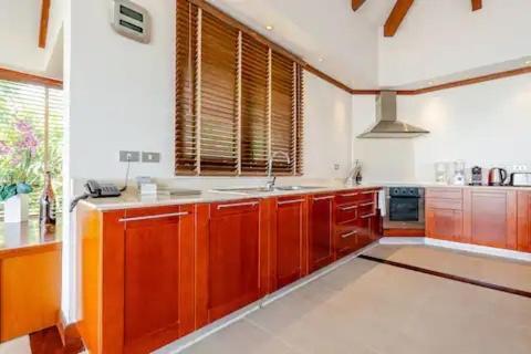 Seaview Luxury Penda *