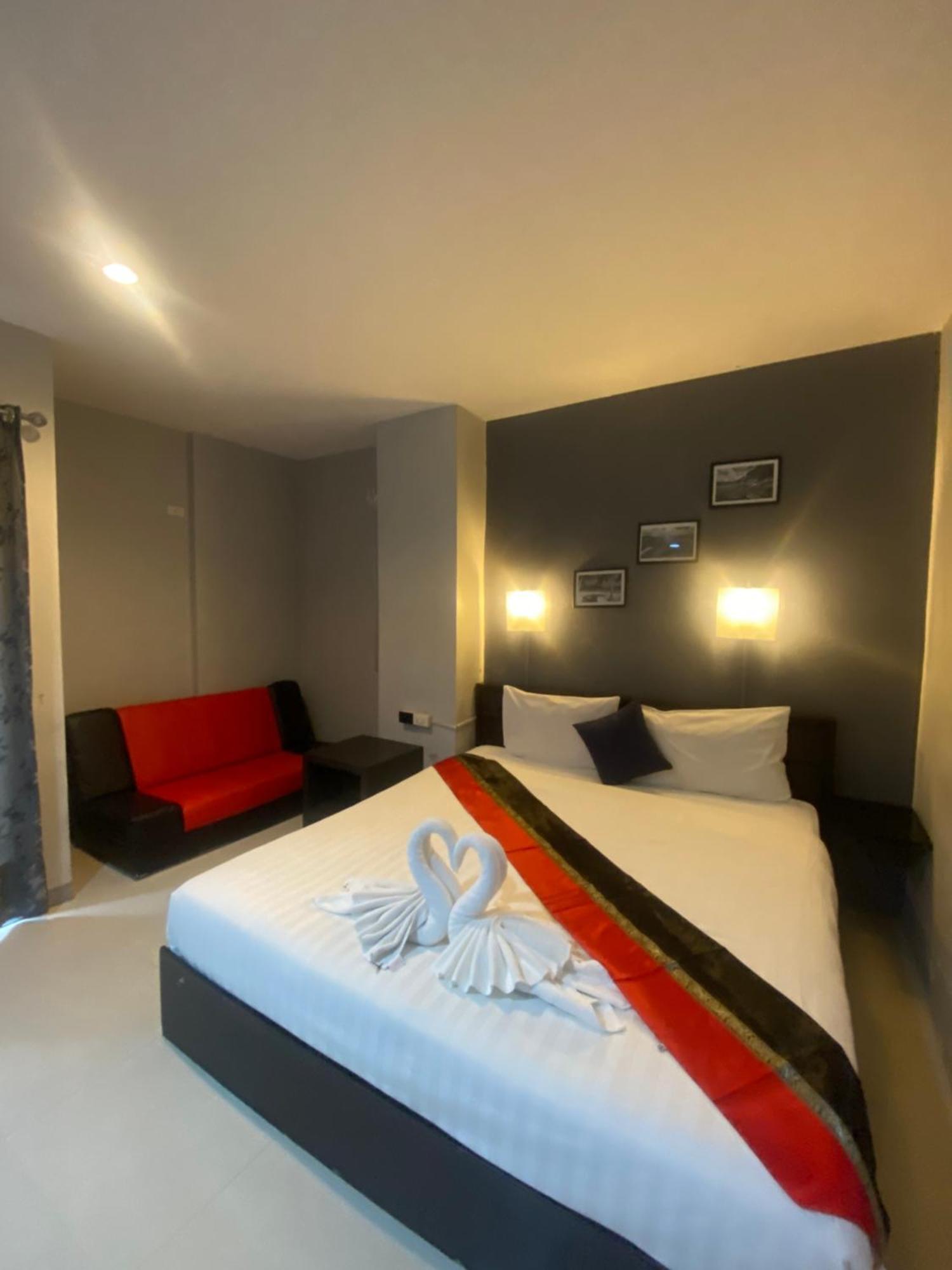 Hotel Holiday Home Patong Patong