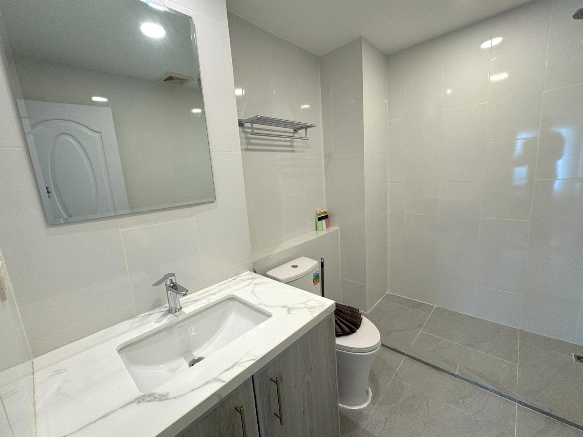 At Phuket By Lofty Apartment