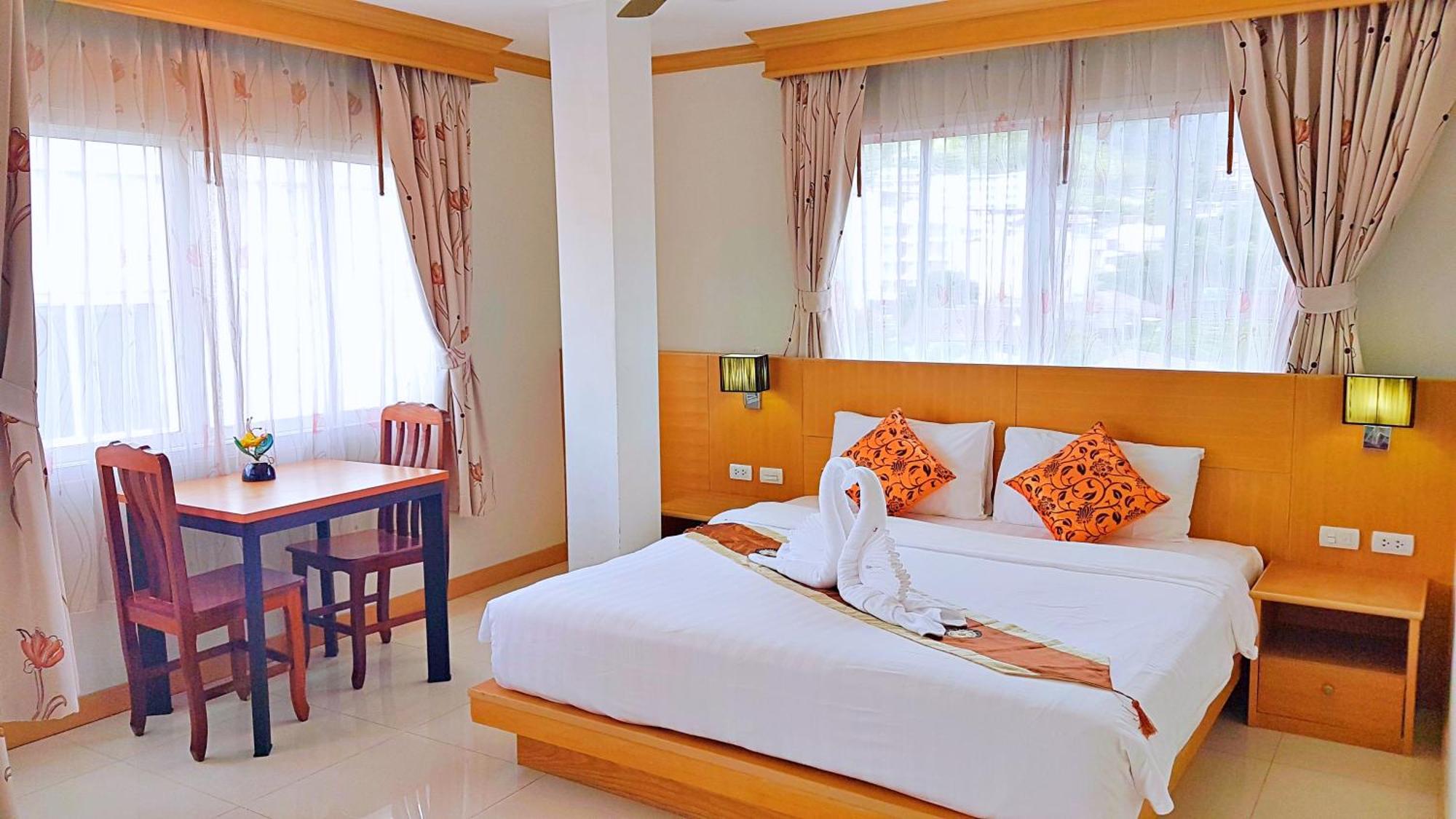 Hotel Harbor & Service