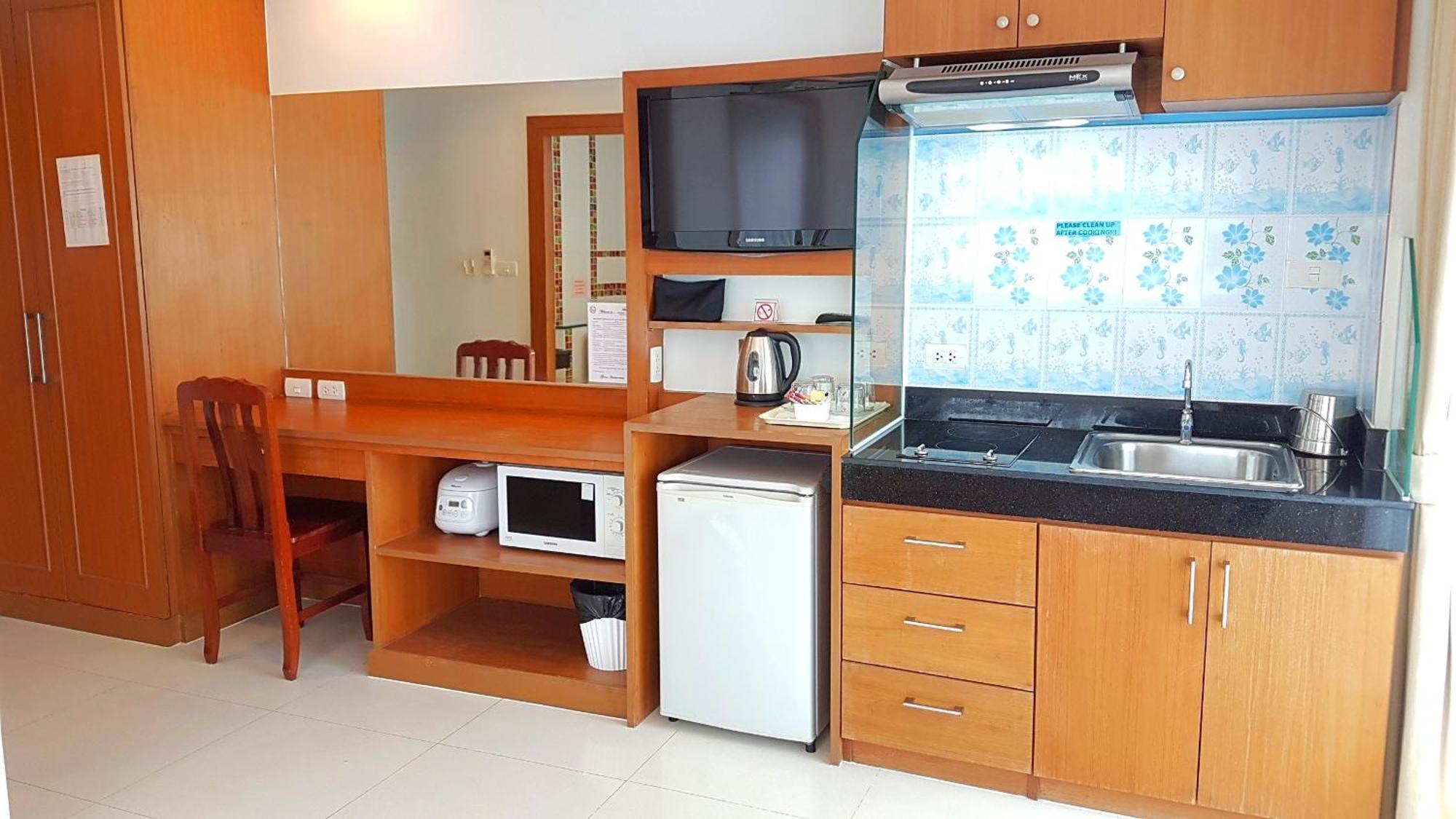 Harbor & Service Hotel 3*