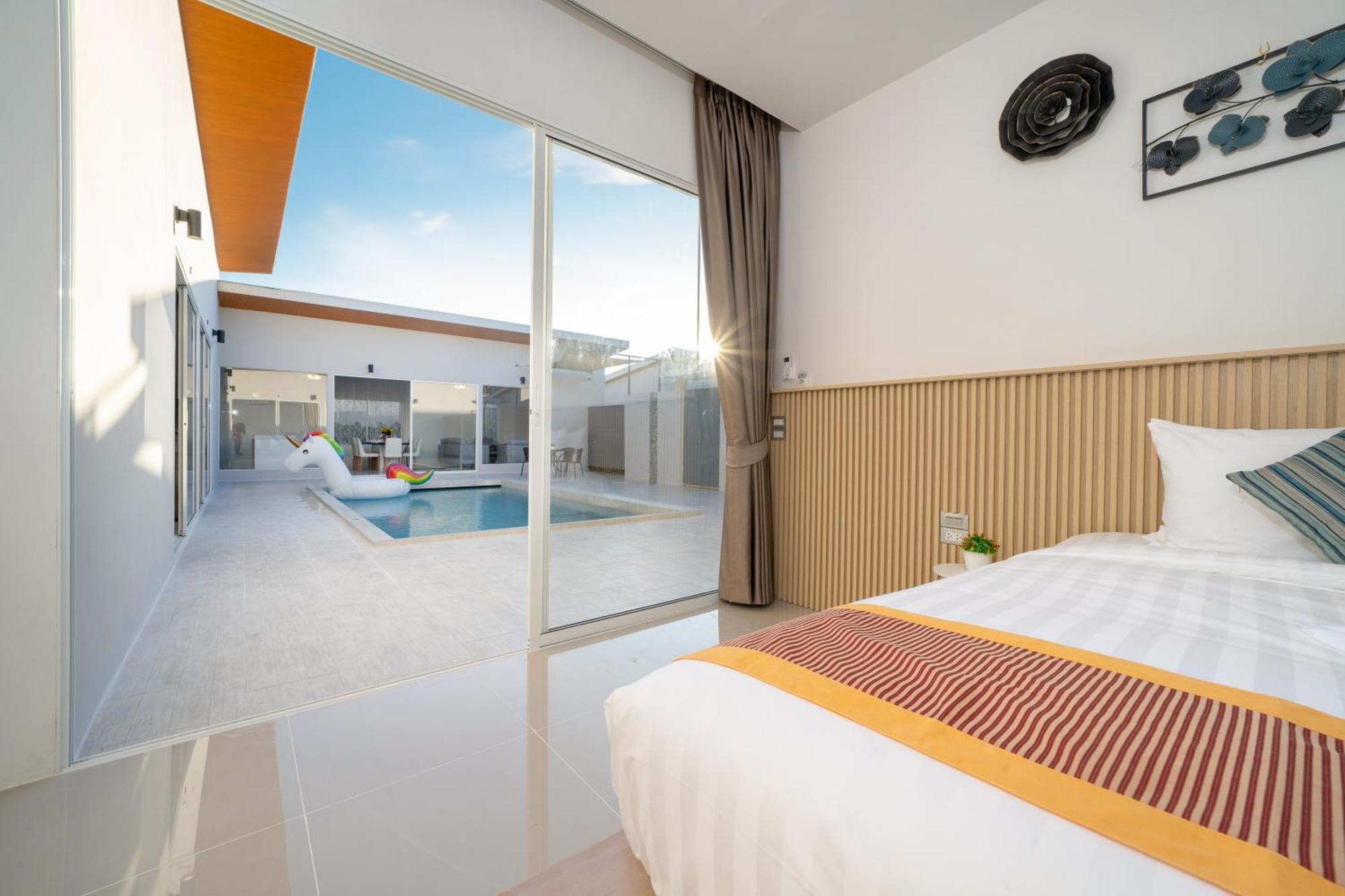 Andaman Time Beachside Pool 5* Chalong