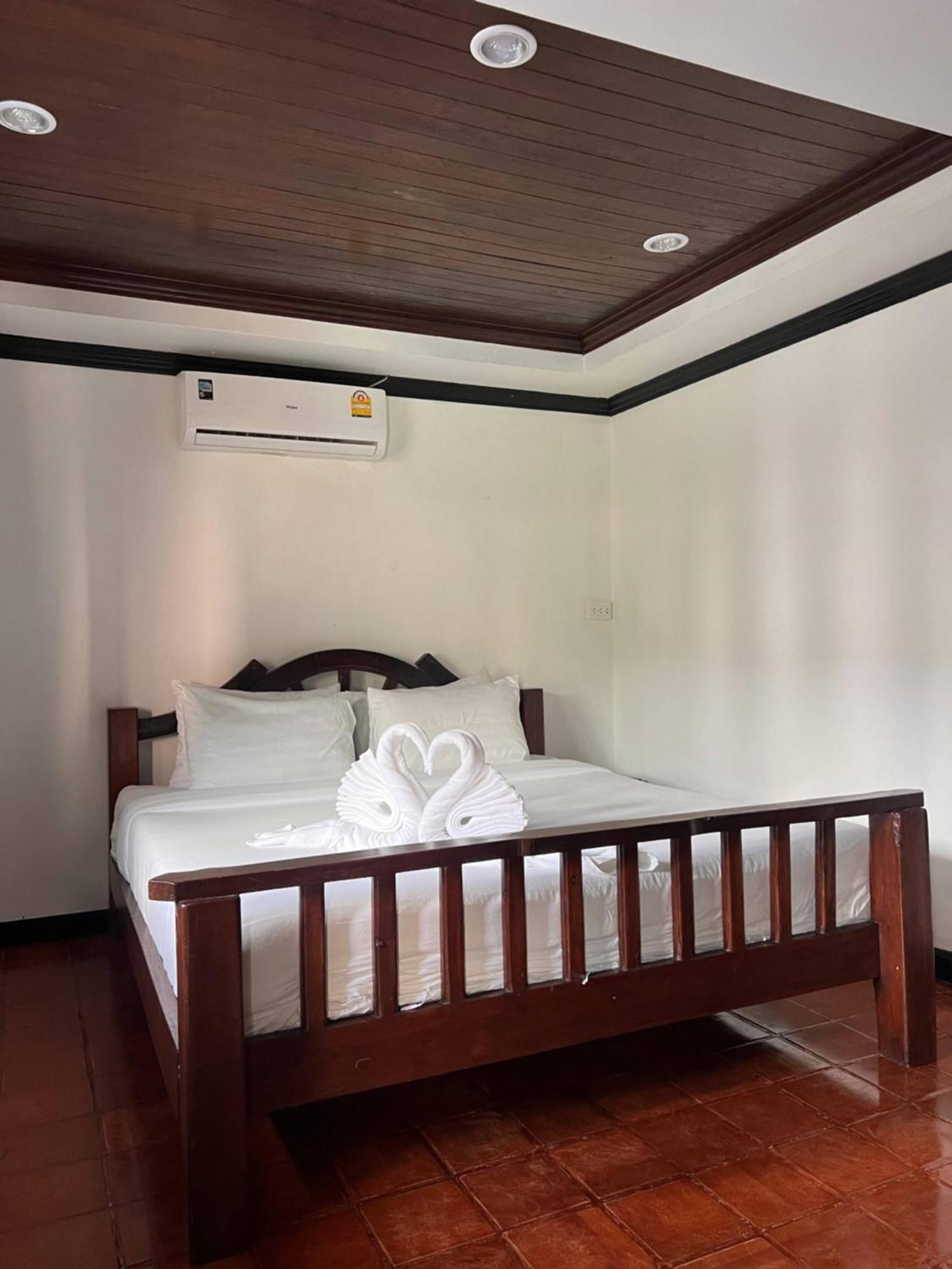Baankasemsuk 般咔 深宿 Patong