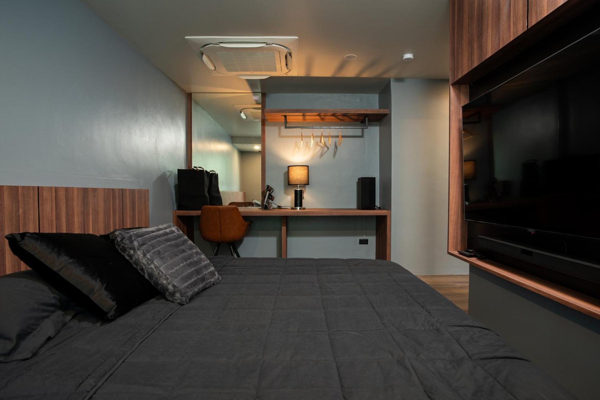 3 Double U - Kalim Sea View Apartment