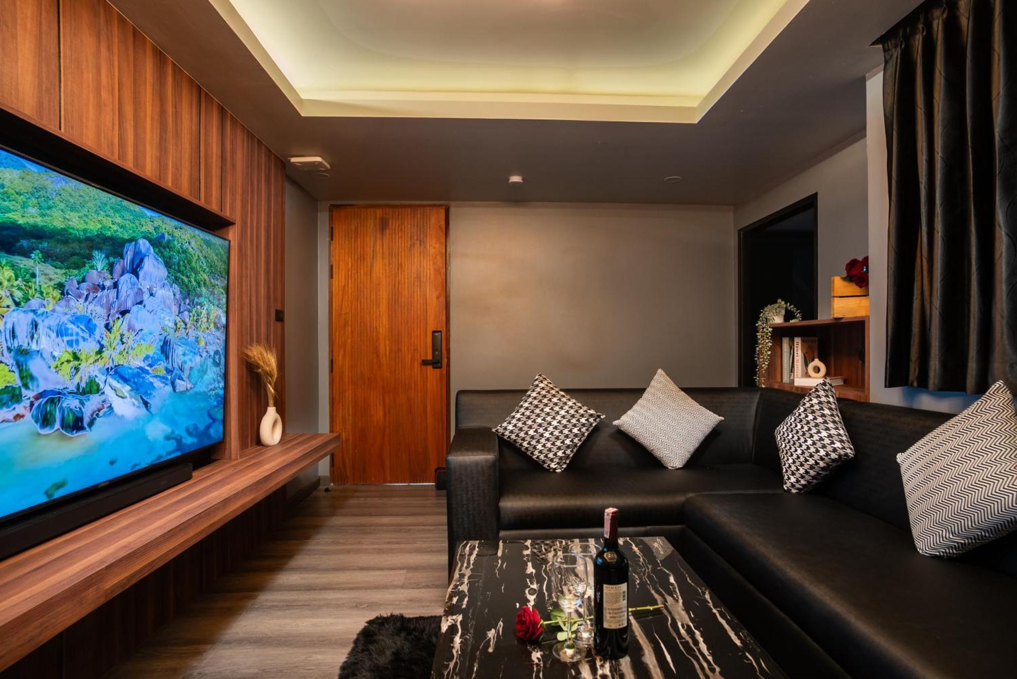 3 Double U - Kalim Sea View Apartment Patong