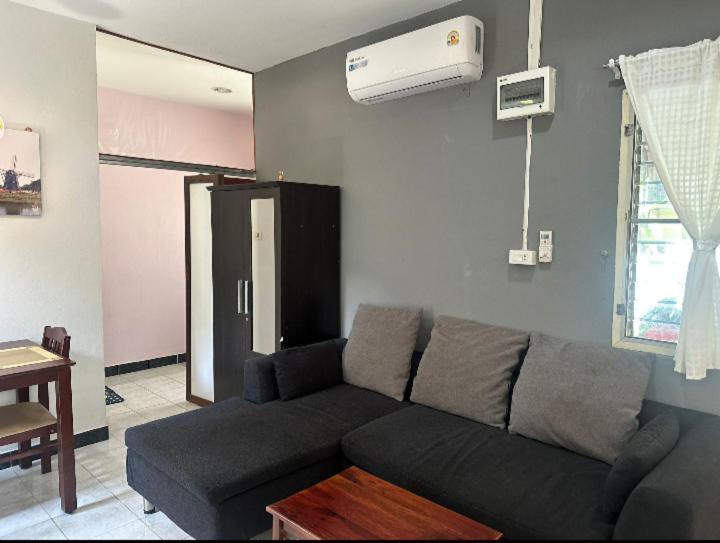 Apartment With Aircon N Kitchen