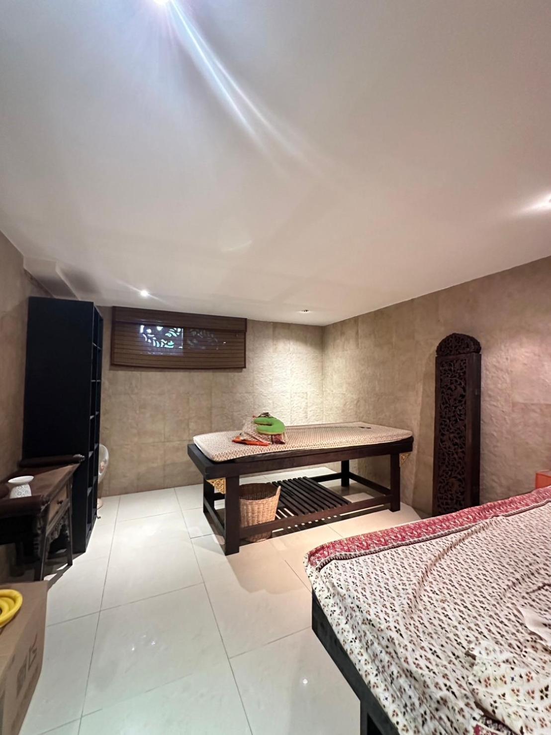 Talay Naiharn Hotel