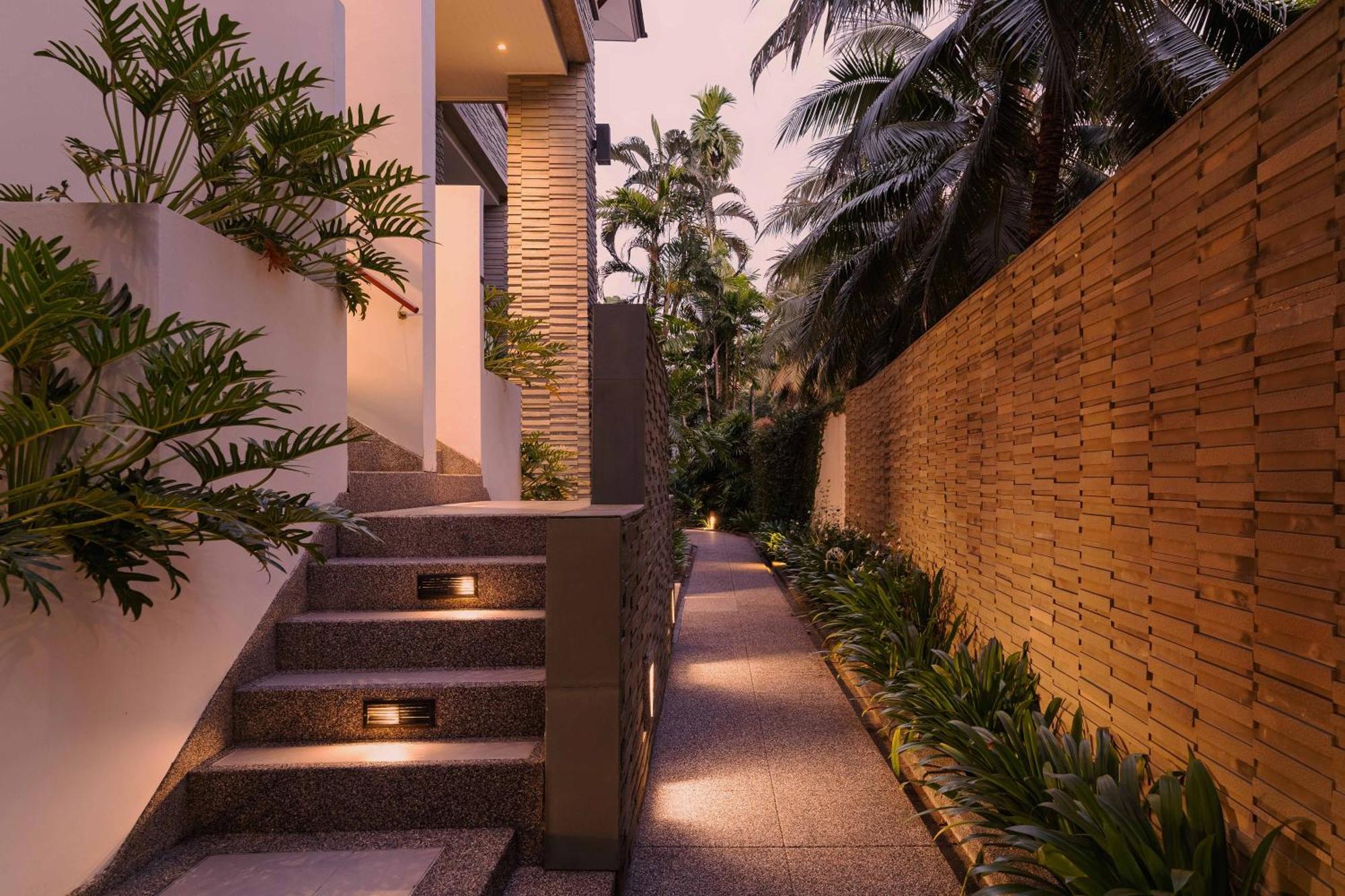 Beachfront Luxury 2 Bdr By Indreams, Beach Apartment *