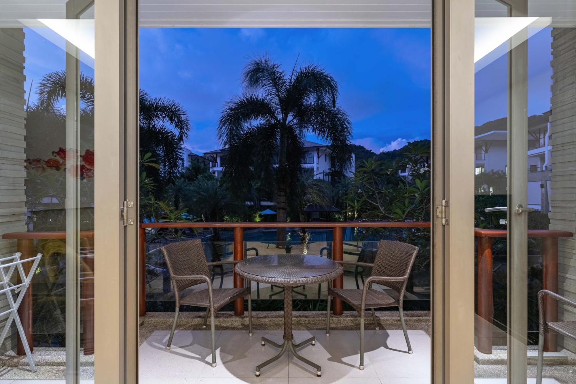 Beachfront Luxury 2 Bdr By Indreams, Beach Apartment Nai Thon Beach