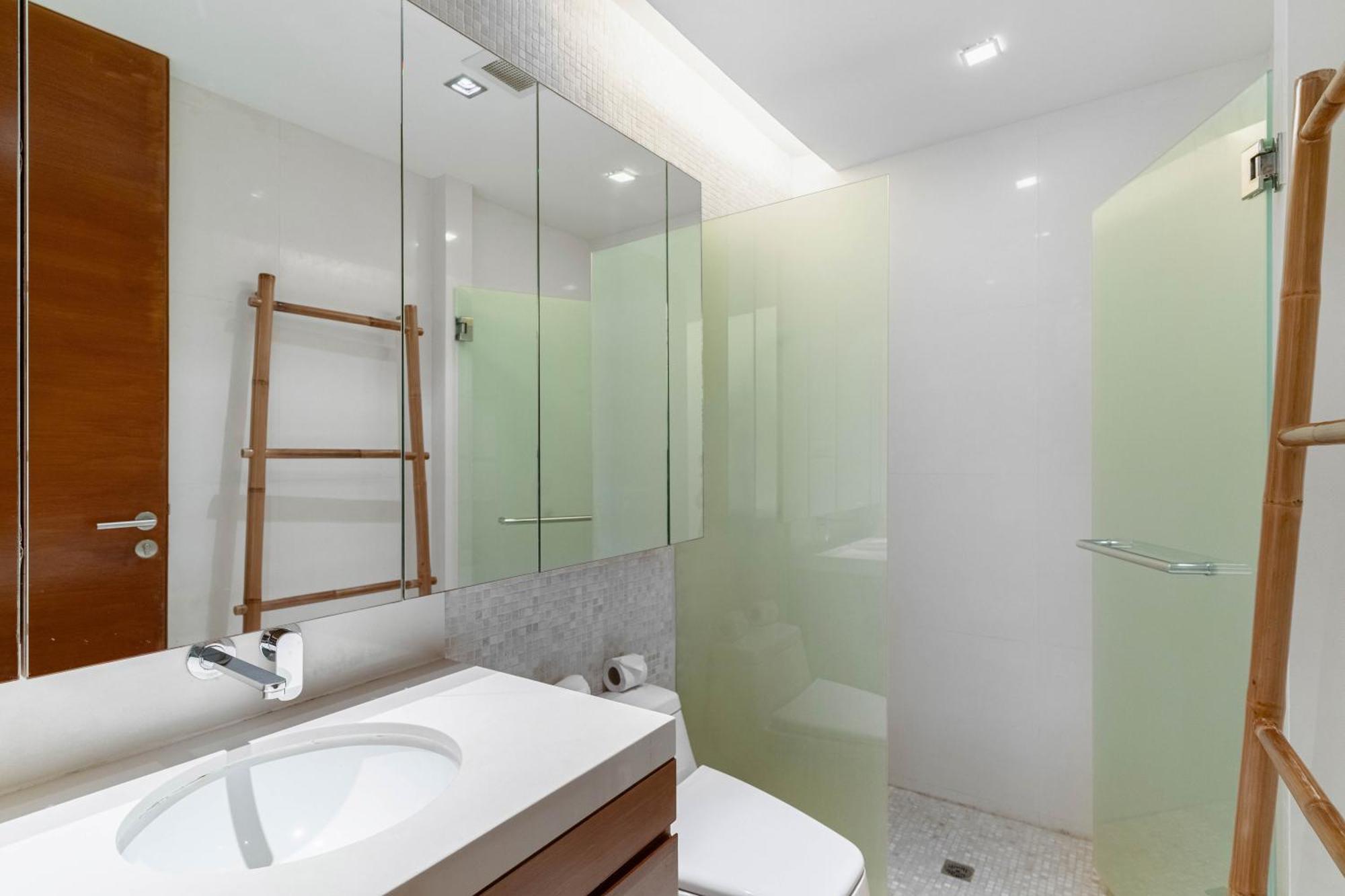 Beachfront Luxury 2 Bdr By Indreams, Beach *
