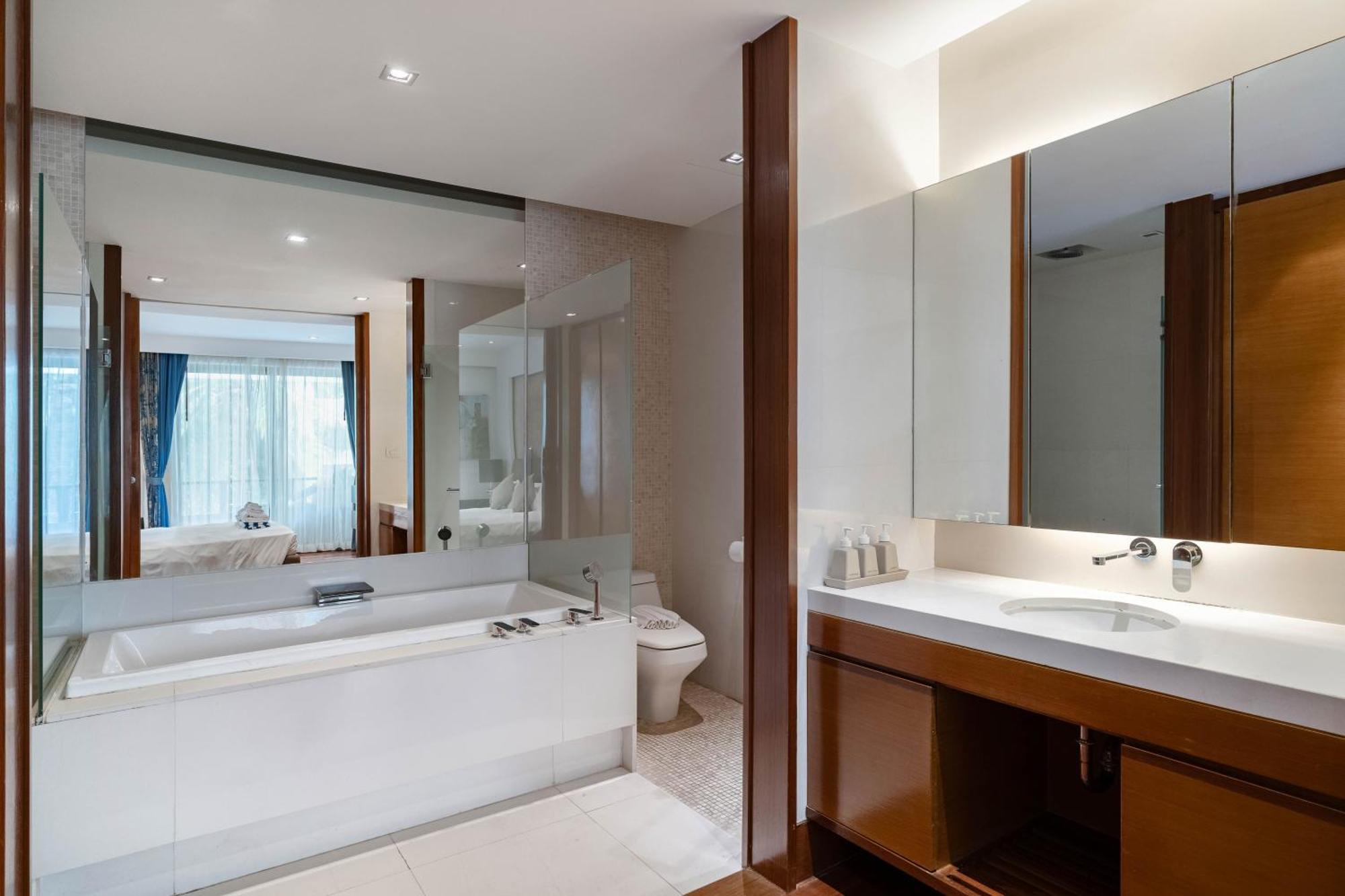 Beachfront Luxury 2 Bdr By Indreams, Beach Apartment *