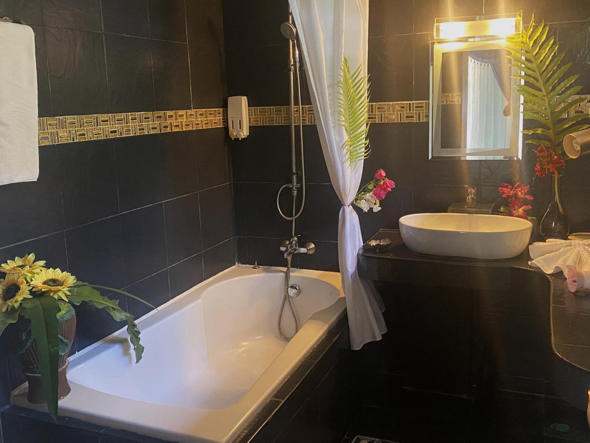 Oasis 3, 4, Or 5 Bedroom Karon