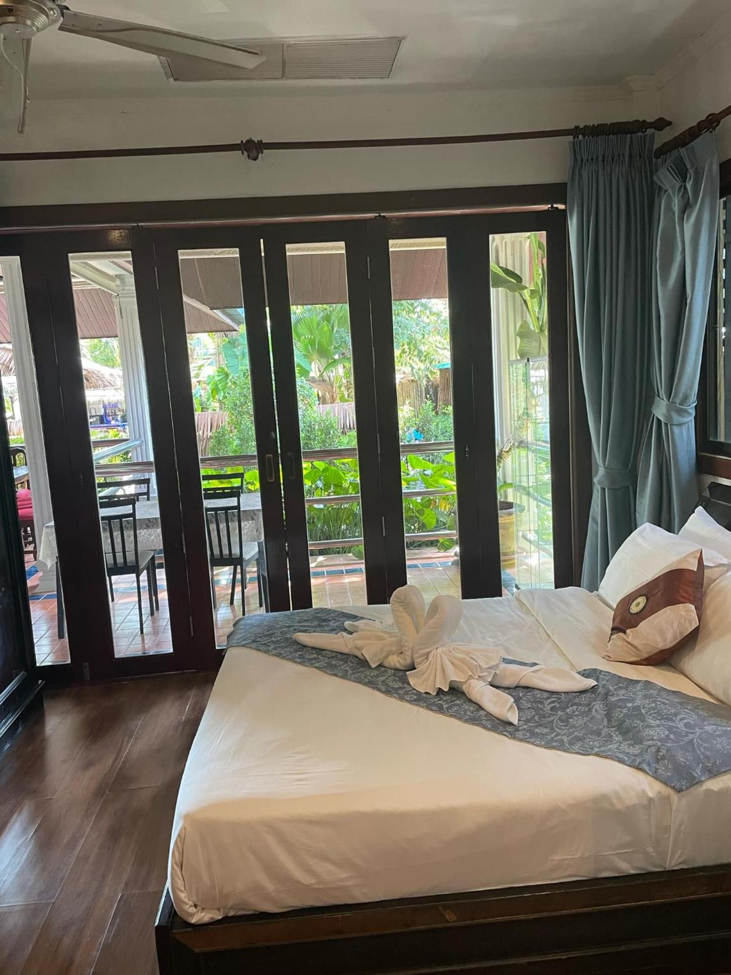 Talay Naiharn Hotel 4*