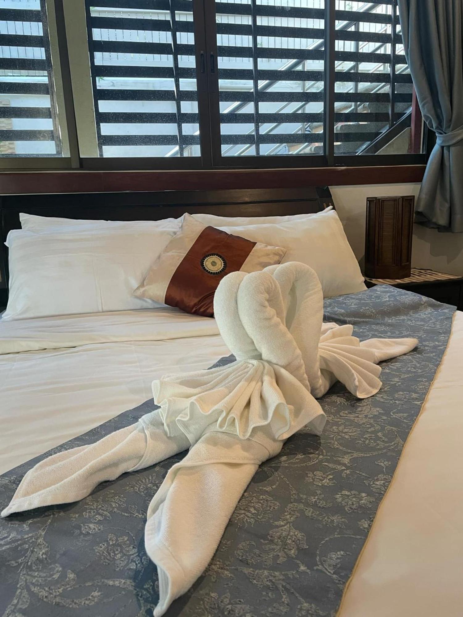 Talay Naiharn Hotel 4*