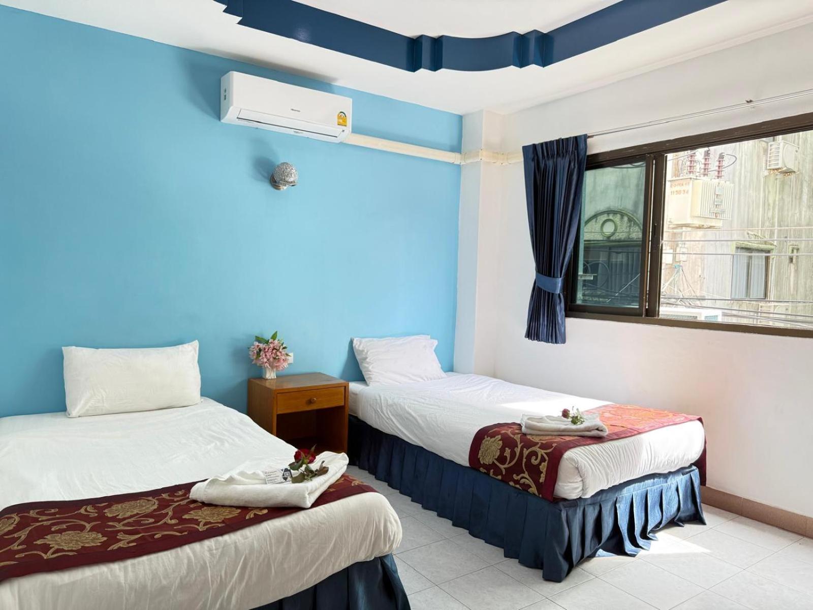 Hotel Heaven House Restro & Bar 2*