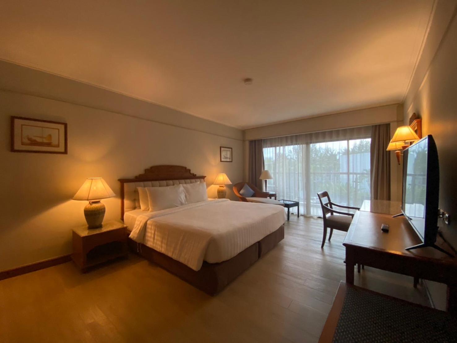 Amora Phuket Resort
