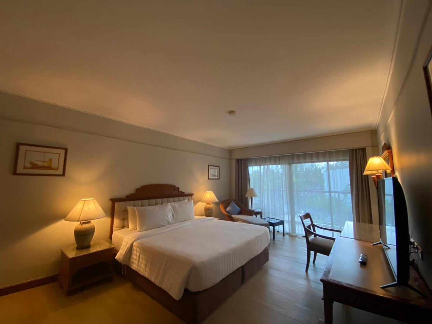 Resort Amora Phuket 5*
